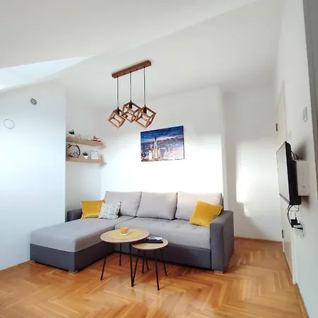 Ns Dan Private Parking 노비사드